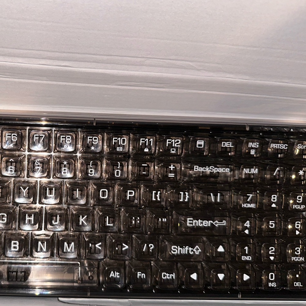 Sleek translucent Wireless Keyboard - Picture 2 of 2